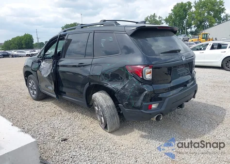 2023 Honda Passport Awd Trailsport z USA, uszkodzony, nr VIN 5FNYF8H63PB028394